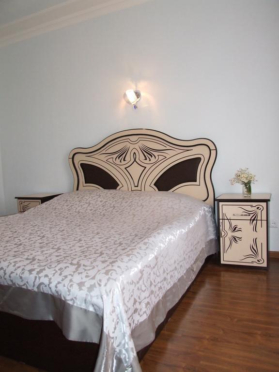 Hotel Central Jermuk Habitación foto