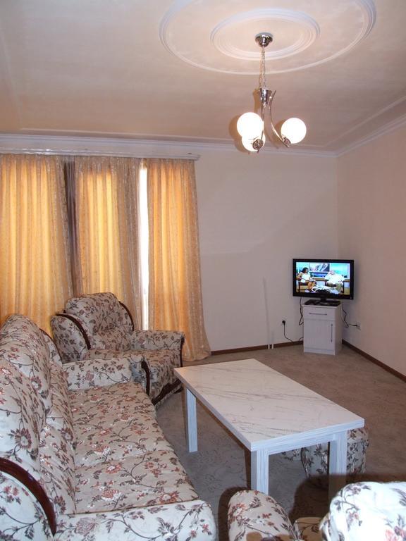 Hotel Central Jermuk Habitación foto
